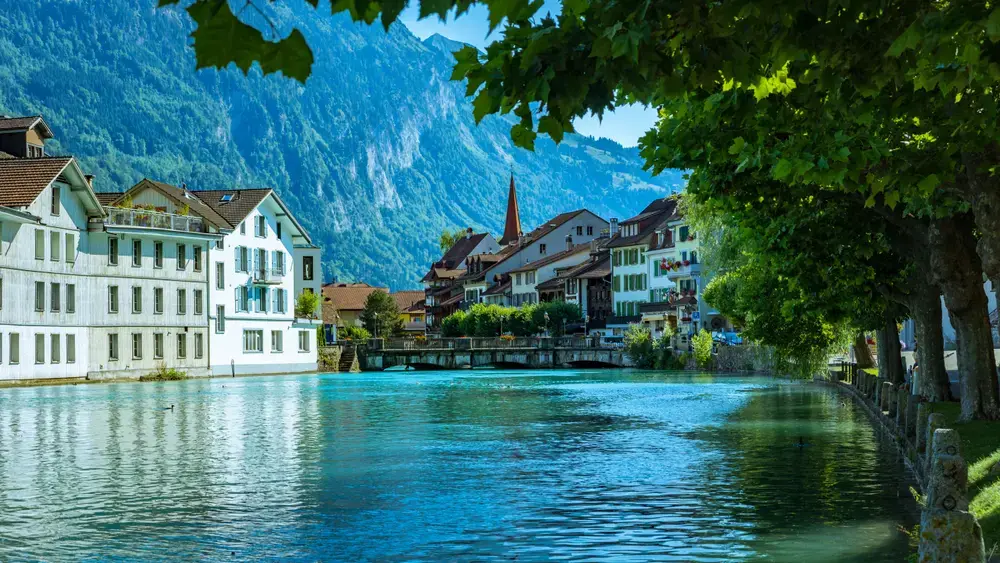 Alpine Wonders & Lakes: From Geneva to Bern and Interlaken — photograph 5